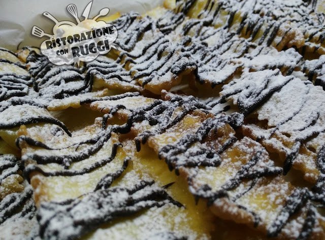 Le chiacchiere, le lattughe, cenci, donzelle, frappe, sfrappole, cròstoli, galani, gale, bugie, rosoni, lasagne, pampuglie