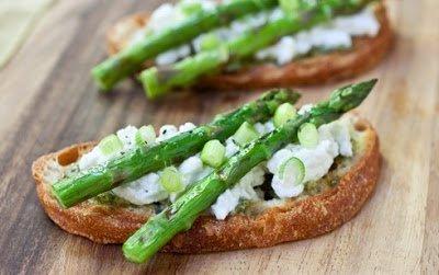 Grilled Asparagus Tartine horiz 490