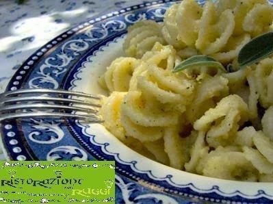 Orecchiette Mandorla e Salvia