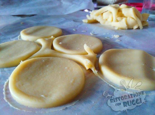 I biscotti Spitzbuben ovvero gli occhi di Bue: al cioccolato ed alla marmellata.