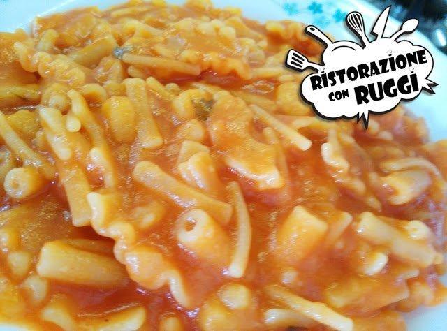 Pasta e patate con pomodoro