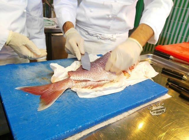 Pezzogna all'acqua pazza su crostino di pane