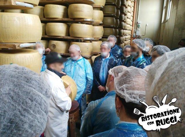 Come si fa il Parmigiano Reggiano? Visita in azienda