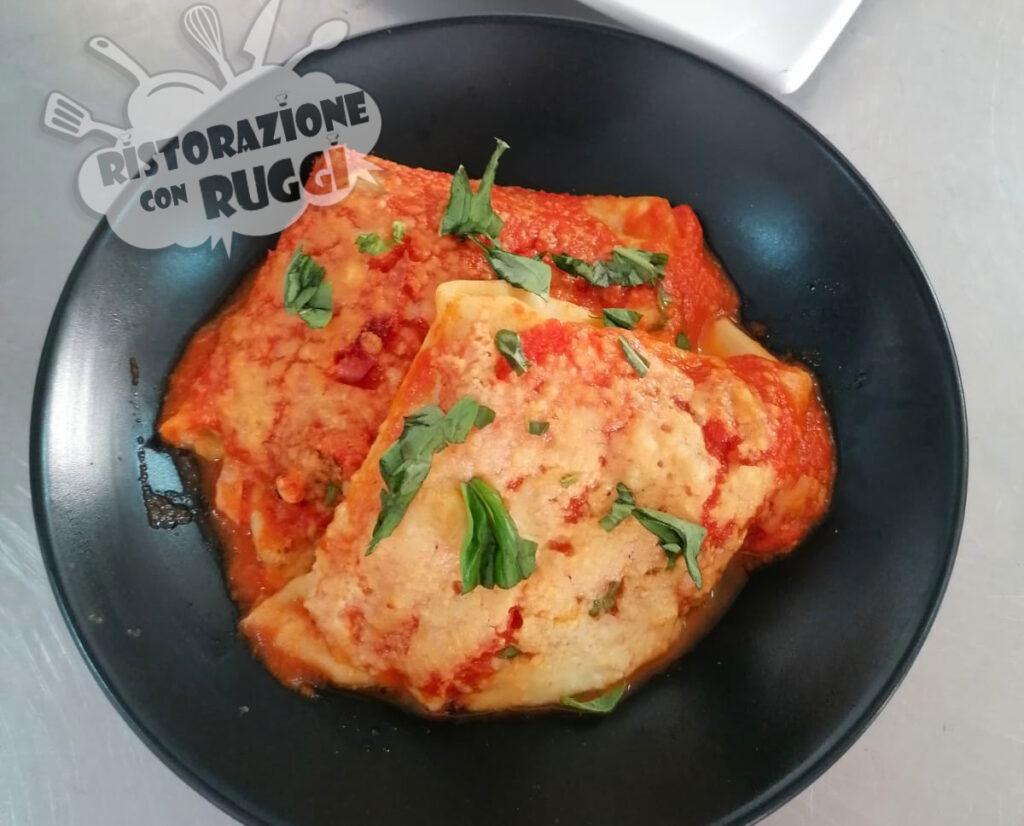 Crespelle pomodoro, salumi e basilico