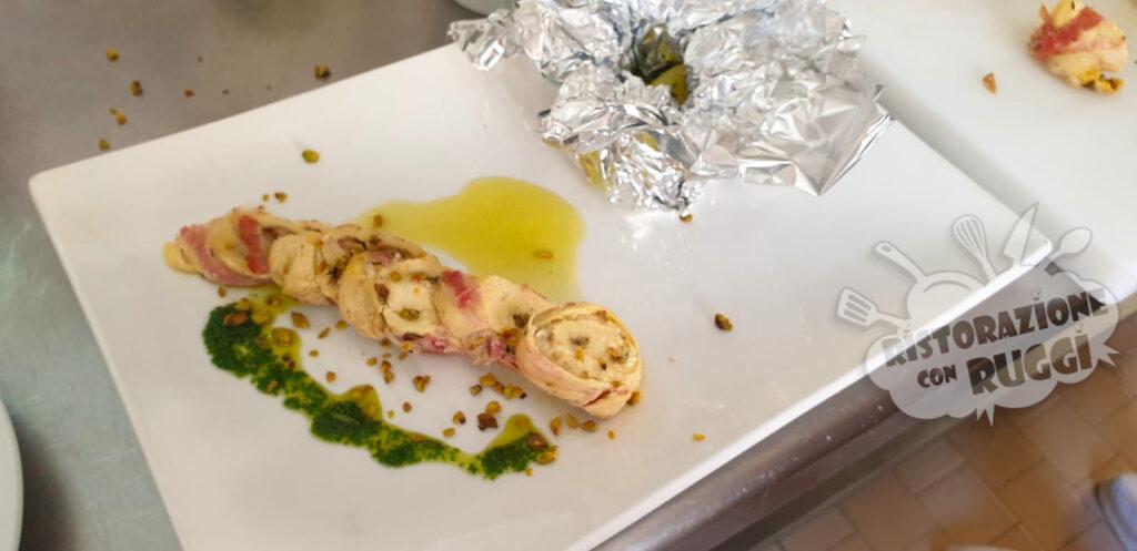 Rollè di pollo al limone e pistacchi