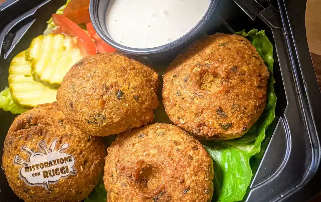 Falafel con salsa yogurt 2 falafel con salsa yogurt ristorazione con ruggi